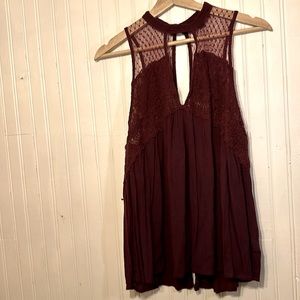 American Eagle SZ M Burgundy sleeveless lace detail top with back button detail